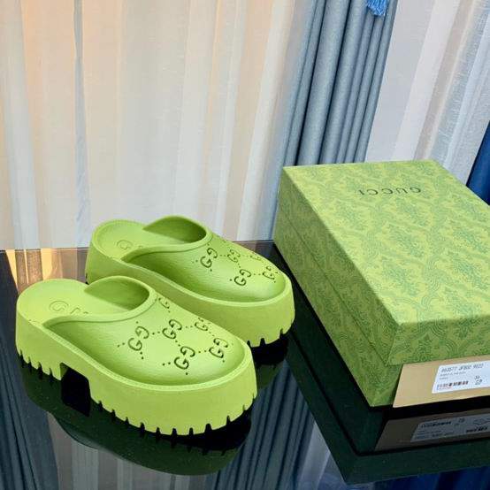 Picture of Gucci Shoes _SKUGGslip-onsandalsz35-4501056303